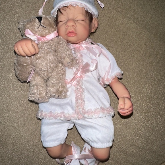 Vintage Paradise Galleries STAMPED porcelain real life- like newborn baby doll - Picture 4 of 10
